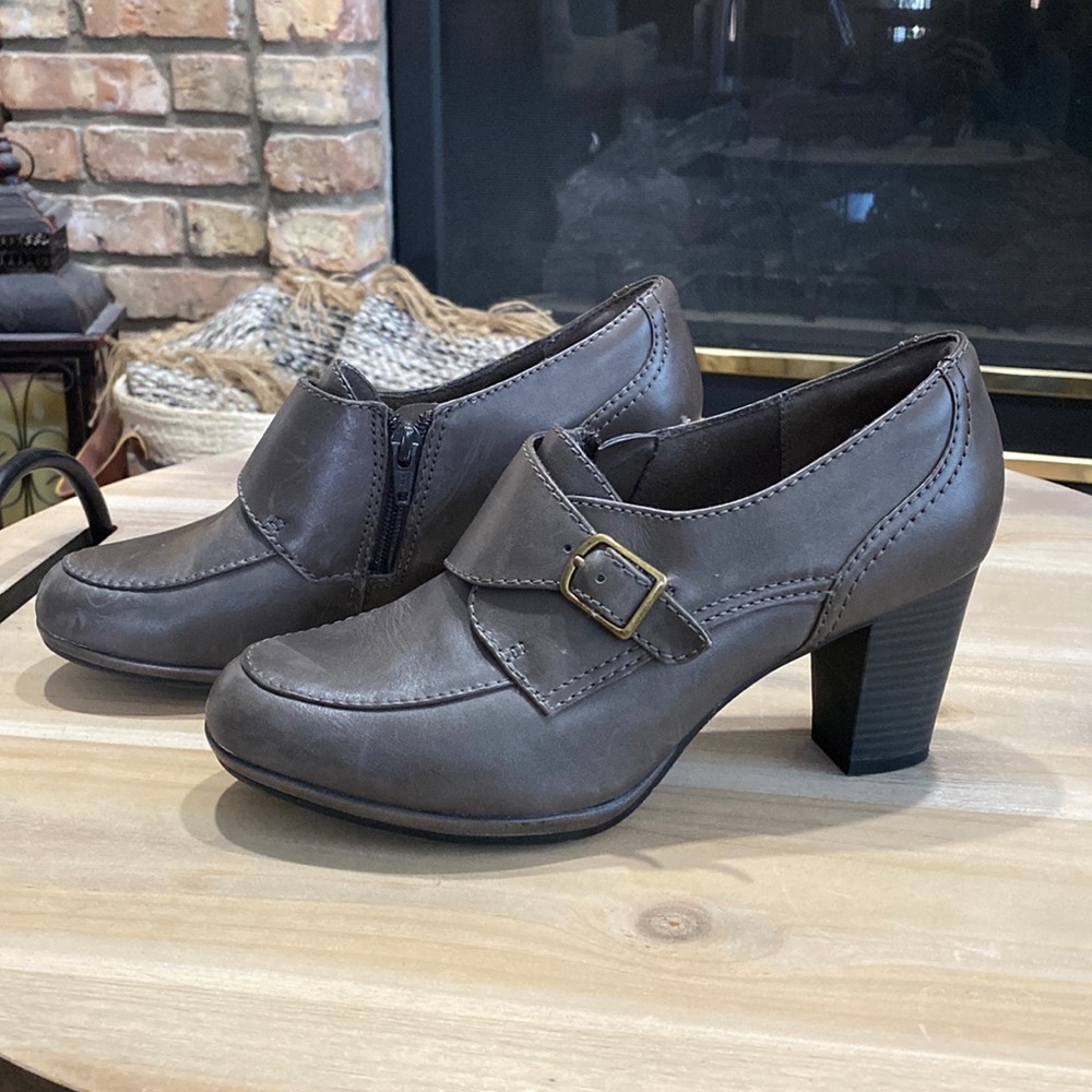Clarks Womens Brynn Poppy Loafer Shoes, 7.5